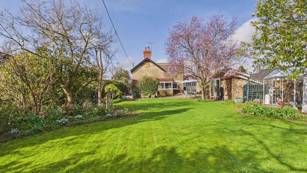 3 bed house for sale in Claycastle, Crewkerne 6