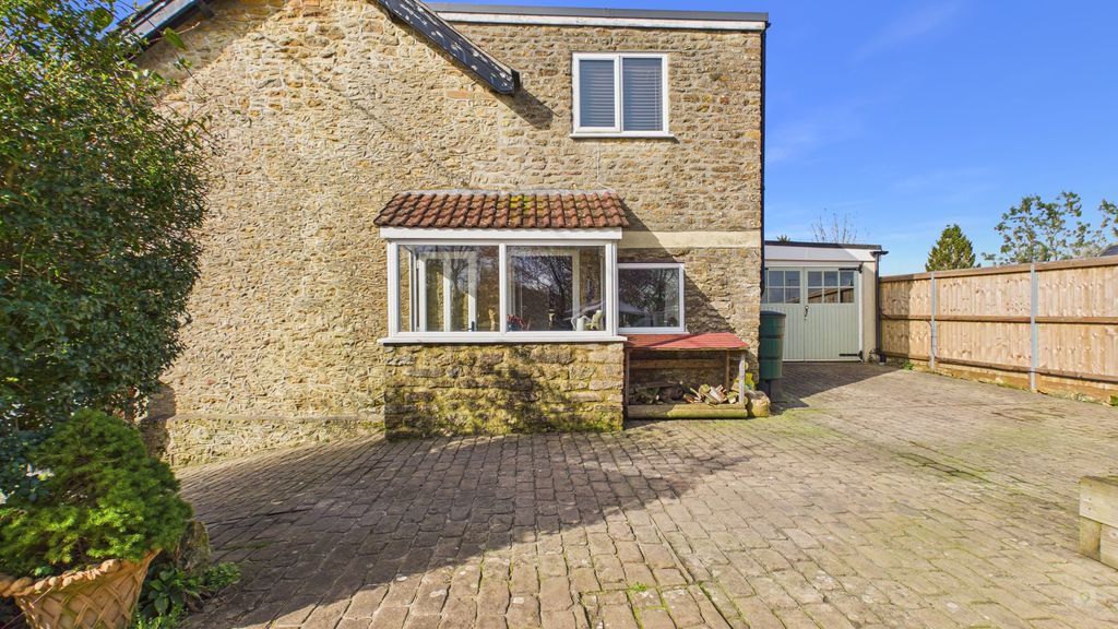3 bed house for sale in Claycastle, Crewkerne 15