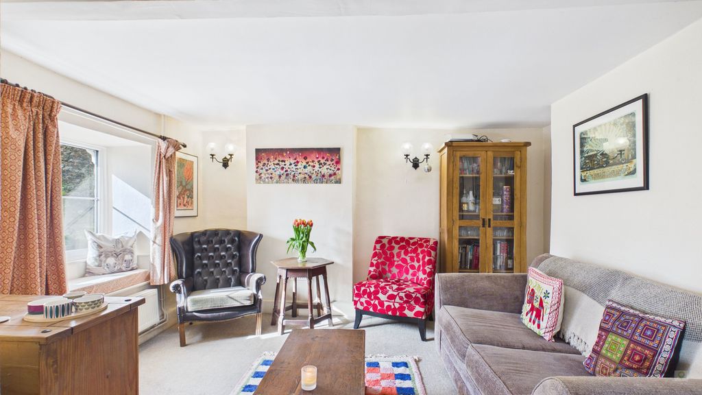 3 bed house for sale in Claycastle, Crewkerne 2