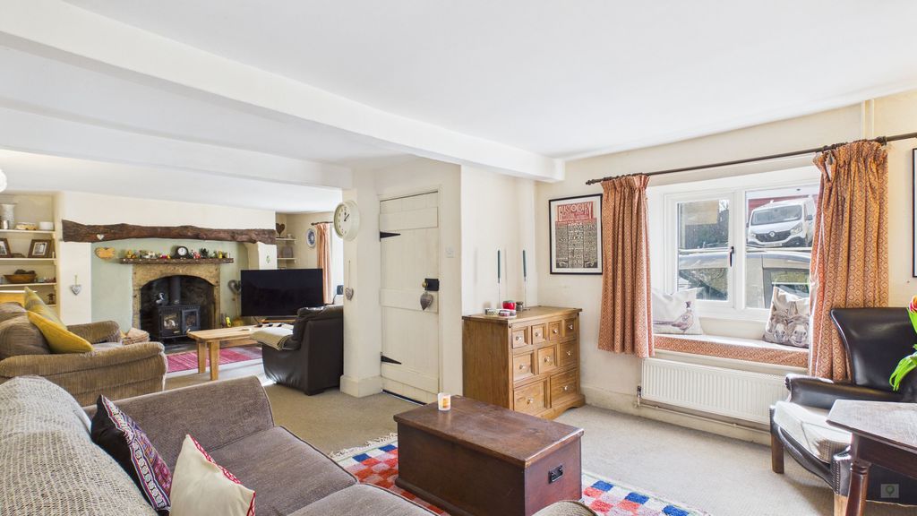 3 bed house for sale in Claycastle, Crewkerne 1