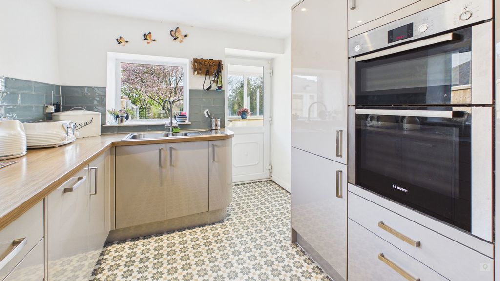 3 bed house for sale in Claycastle, Crewkerne  - Property Image 5