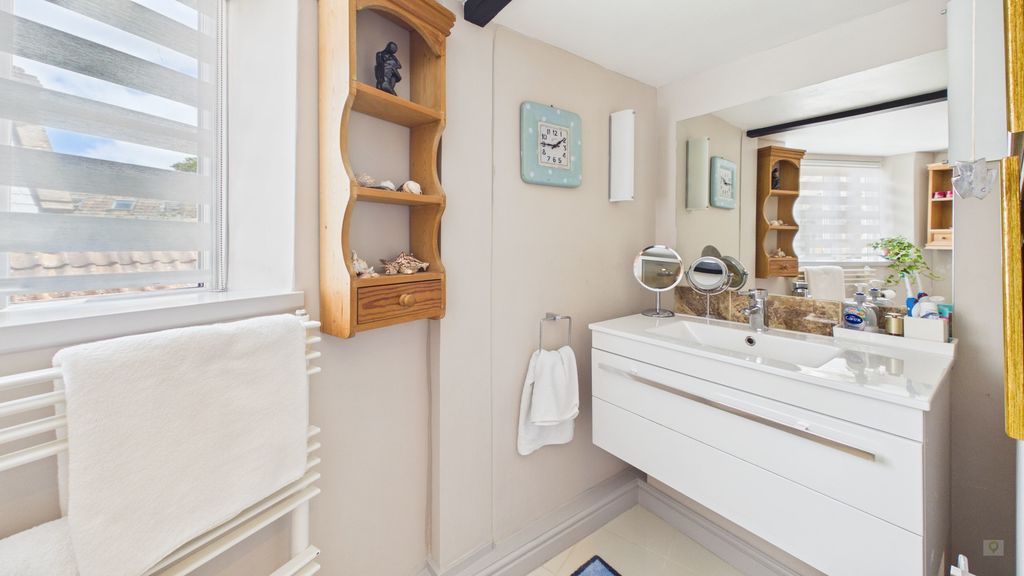 2 bed cottage for sale in St James Street, South Petherton  - Property Image 11