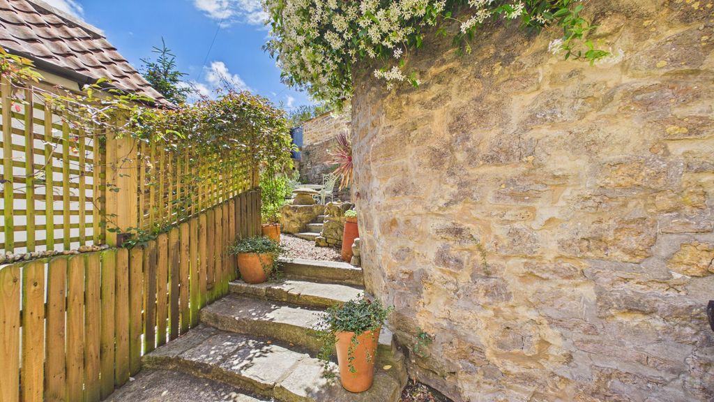 2 bed cottage for sale in St James Street, South Petherton  - Property Image 13