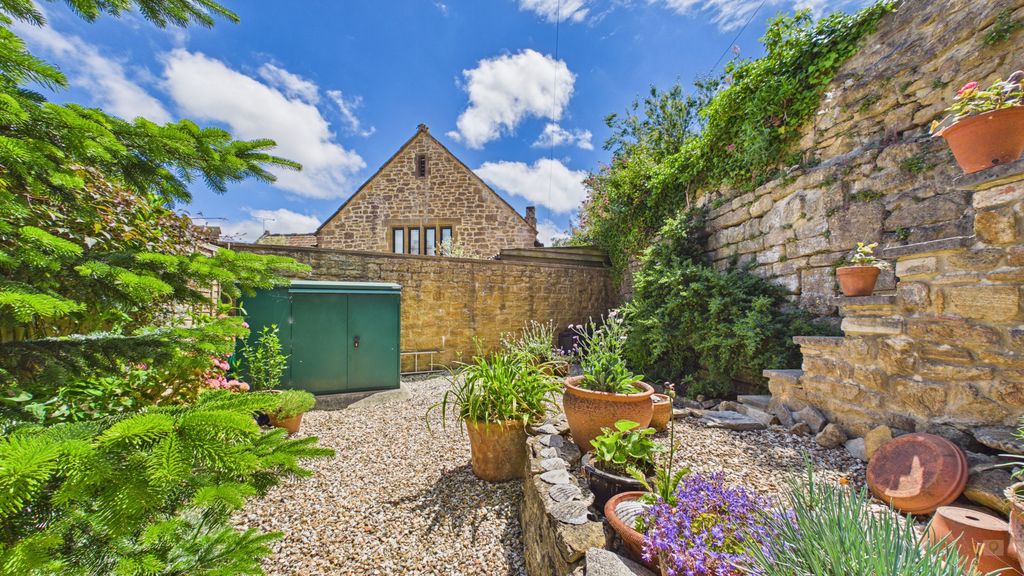2 bed cottage for sale in St James Street, South Petherton - Property Image 1