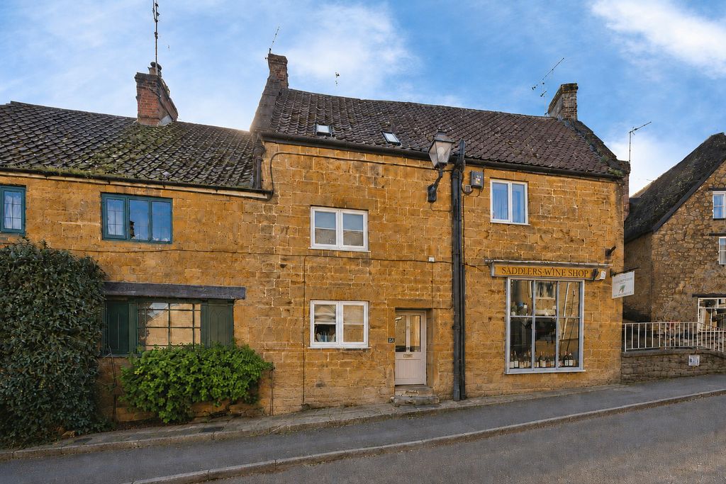 2 bed cottage for sale in St James Street, South Petherton - Property Image 1