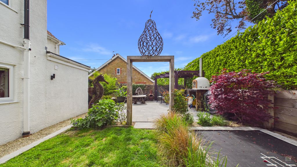 3 bed house for sale in Church Street, Merriott  - Property Image 14