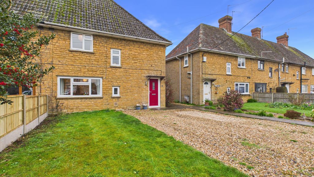 3 bed house for sale in Langlands, Stoke sub Hamdon - Property Image 1