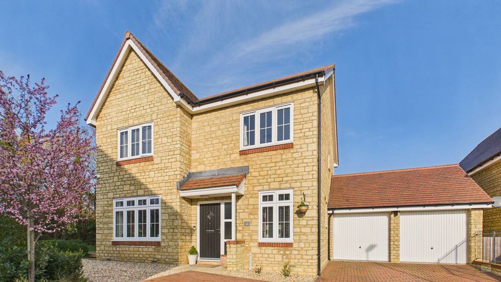 4 bed house for sale in Vartenham Close, Milborne Port  - Property Image 1