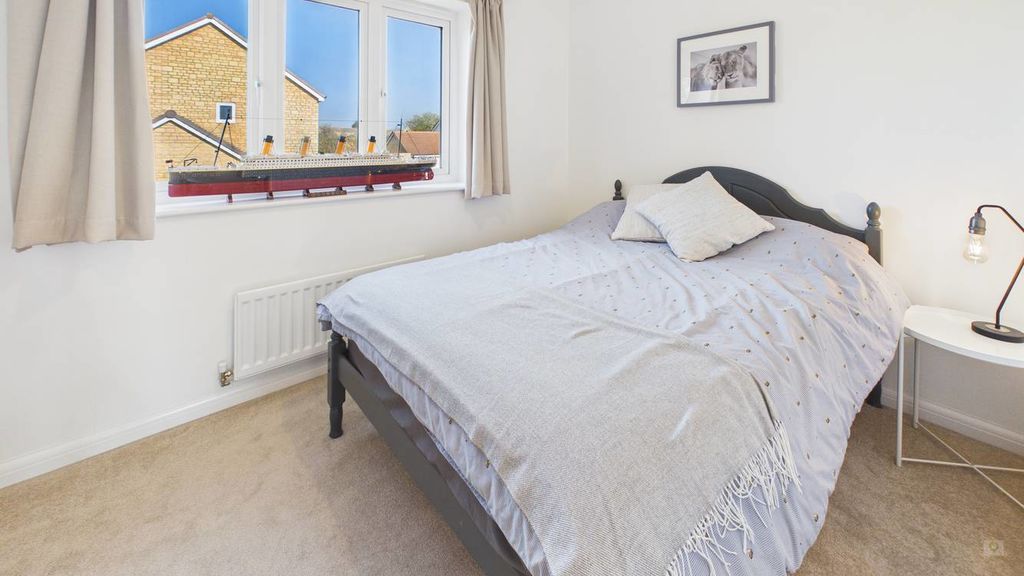 4 bed house for sale in Vartenham Close, Milborne Port 12