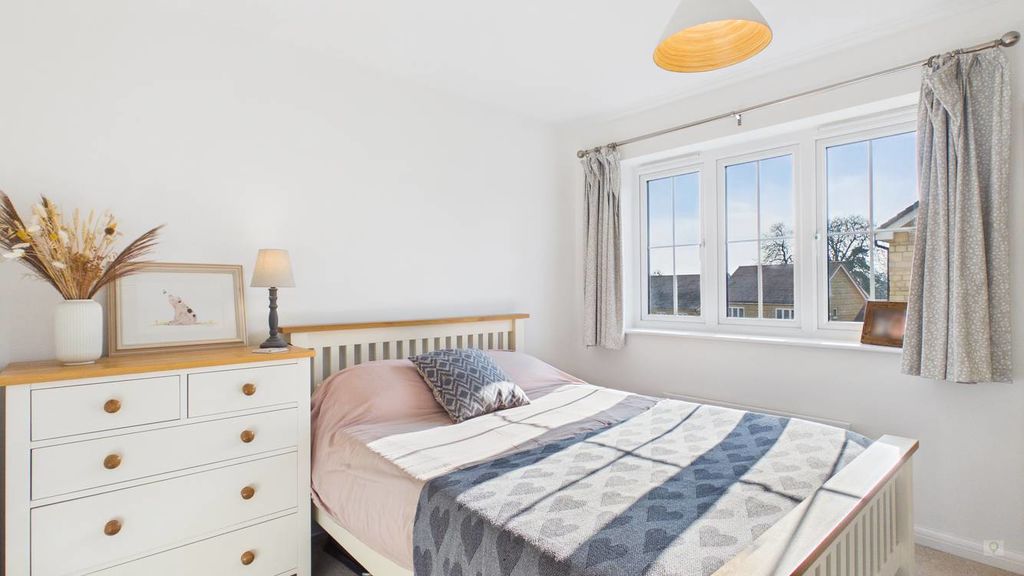 4 bed house for sale in Vartenham Close, Milborne Port 5