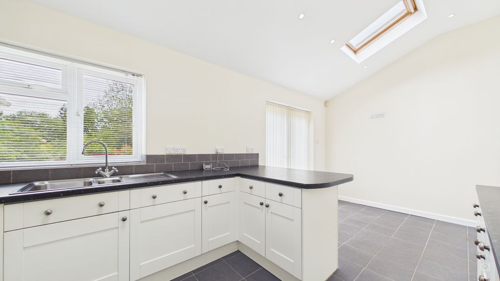 4 bed house for sale in Lightgate Road, South Petherton 2