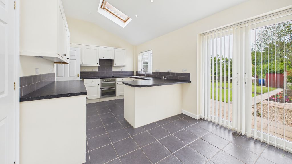 4 bed house for sale in Lightgate Road, South Petherton  - Property Image 4