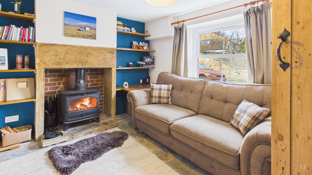 2 bed cottage for sale in Palmer Street, South Petherton  - Property Image 2