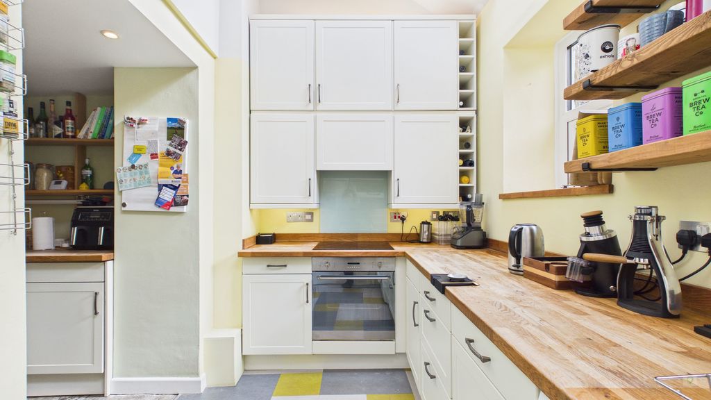 2 bed cottage for sale in Palmer Street, South Petherton 3