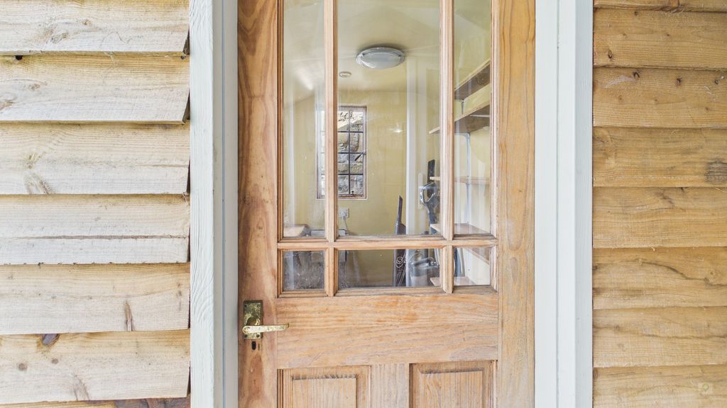 3 bed barn for sale in Silver Street, South Petherton 11