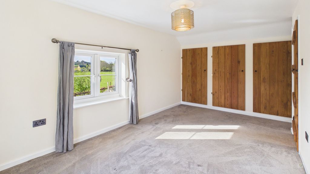 3 bed barn for sale in Silver Street, South Petherton 5