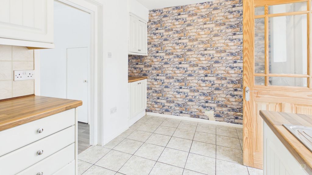 2 bed house to rent in Coat Road, Martock 2