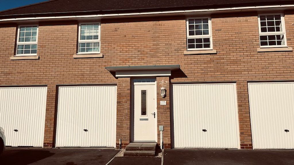 2 bed to rent in Great Mead, Yeovil, BA21