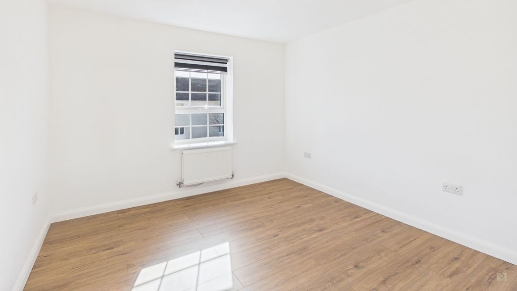 2 bed to rent in Great Mead, Yeovil  - Property Image 6