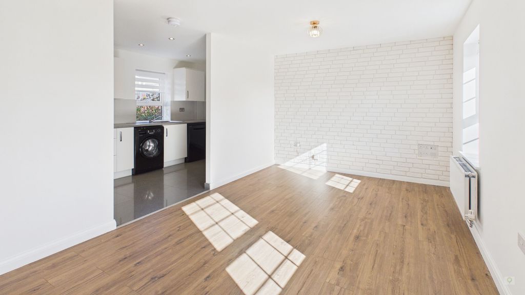 2 bed to rent in Great Mead, Yeovil 3