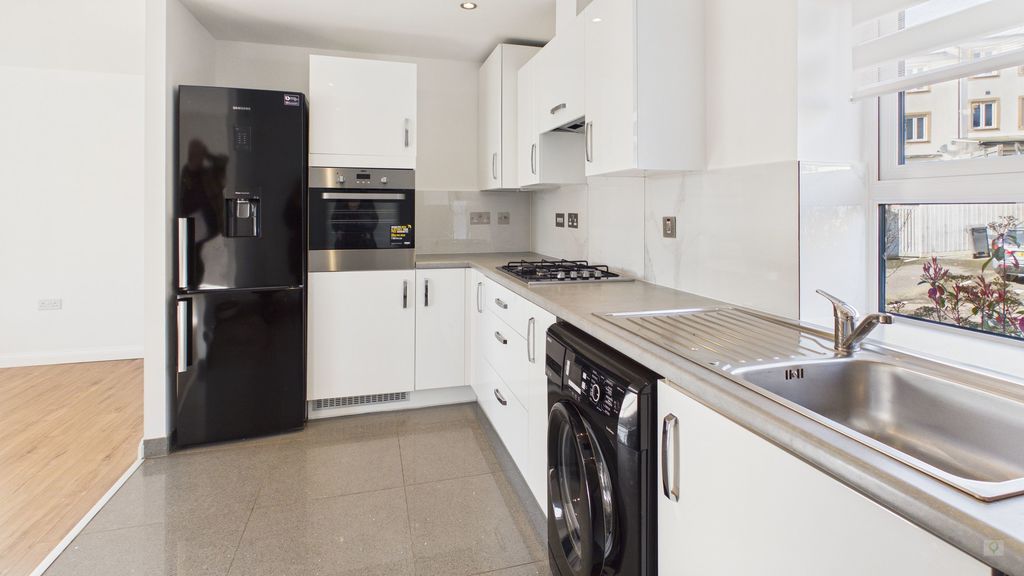 2 bed to rent in Great Mead, Yeovil  - Property Image 3