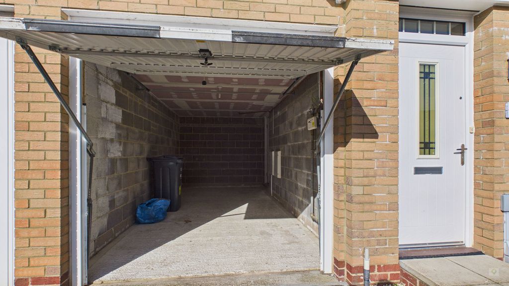 2 bed to rent in Great Mead, Yeovil  - Property Image 8