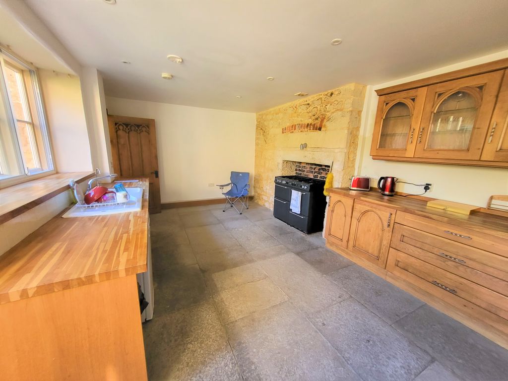3 bed house for sale in The Old School Place, Sherborne 2