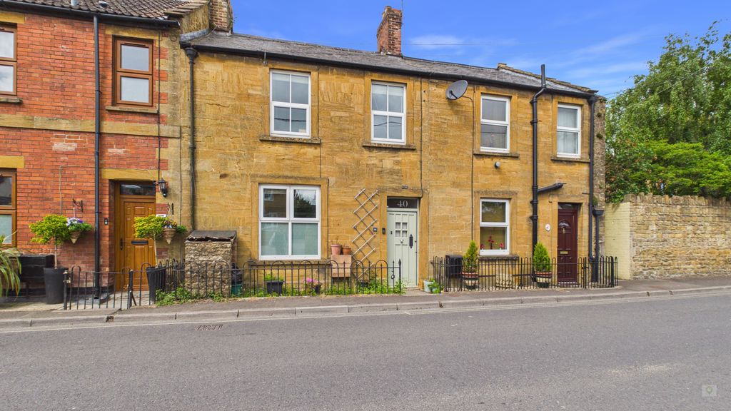 3 bed house for sale in North Street, Martock  - Property Image 1