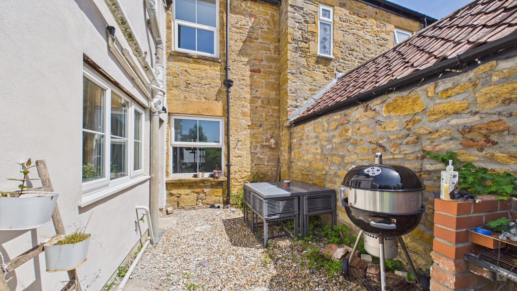 3 bed house for sale in North Street, Martock 11