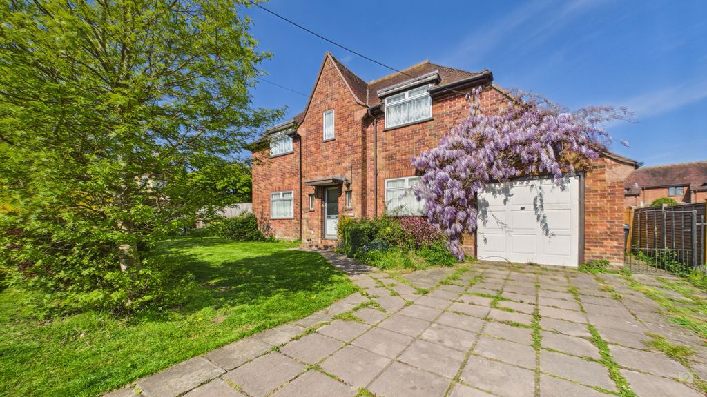 2 bed house for sale in Sopers Field, Chard - Property Image 1