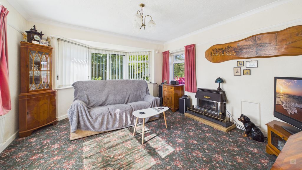 2 bed house for sale in Sopers Field, Chard  - Property Image 3