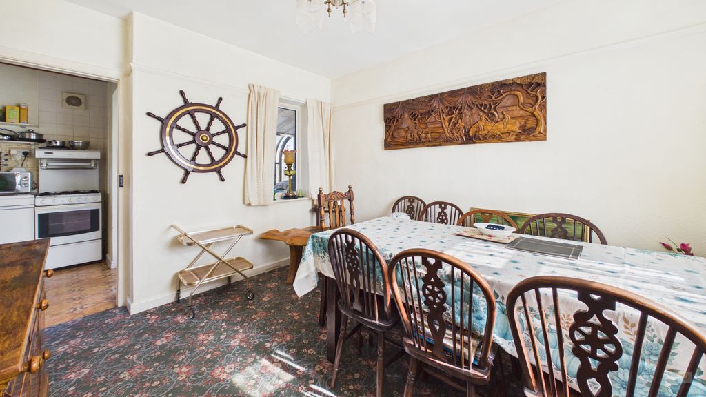 2 bed house for sale in Sopers Field, Chard 3