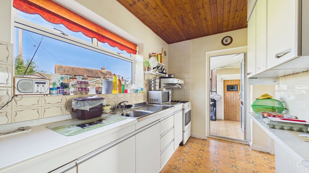 2 bed house for sale in Sopers Field, Chard 4