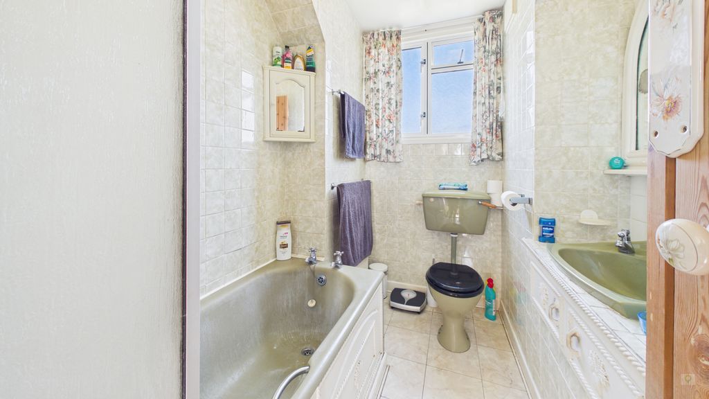 2 bed house for sale in Sopers Field, Chard 7