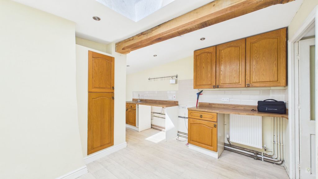 2 bed cottage to rent in Roundwell Street, South Petherton 2