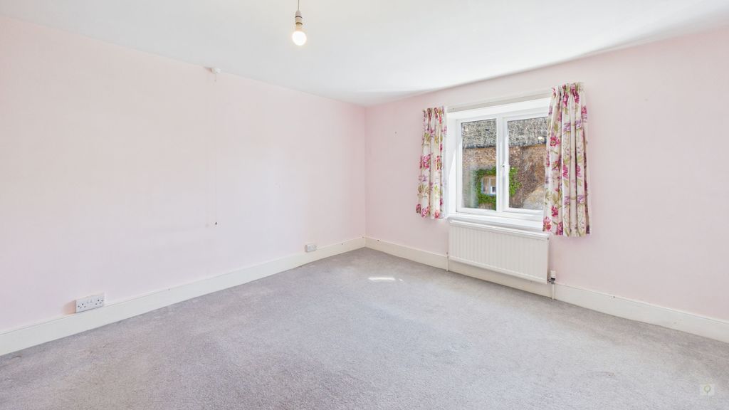 2 bed cottage to rent in Roundwell Street, South Petherton 3