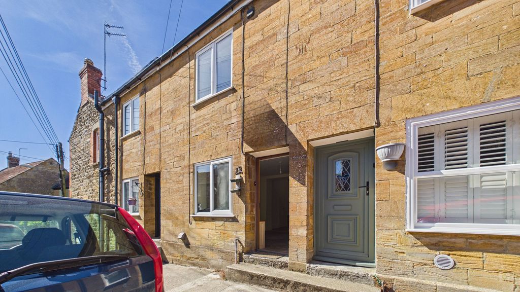 2 bed cottage to rent in Roundwell Street, South Petherton  - Property Image 1