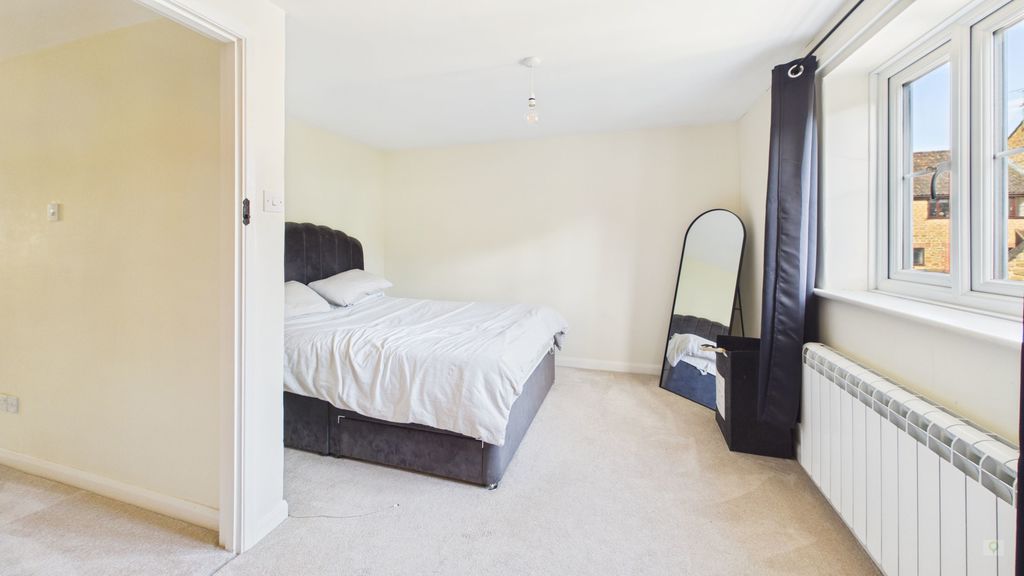 2 bed house for sale in Denzil Close, Yeovil 4