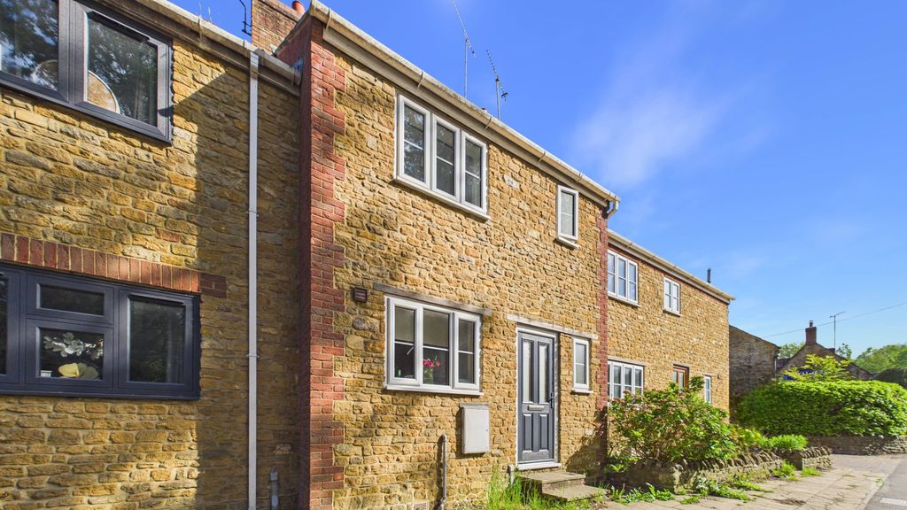 2 bed house for sale in Denzil Close, Yeovil - Property Image 1