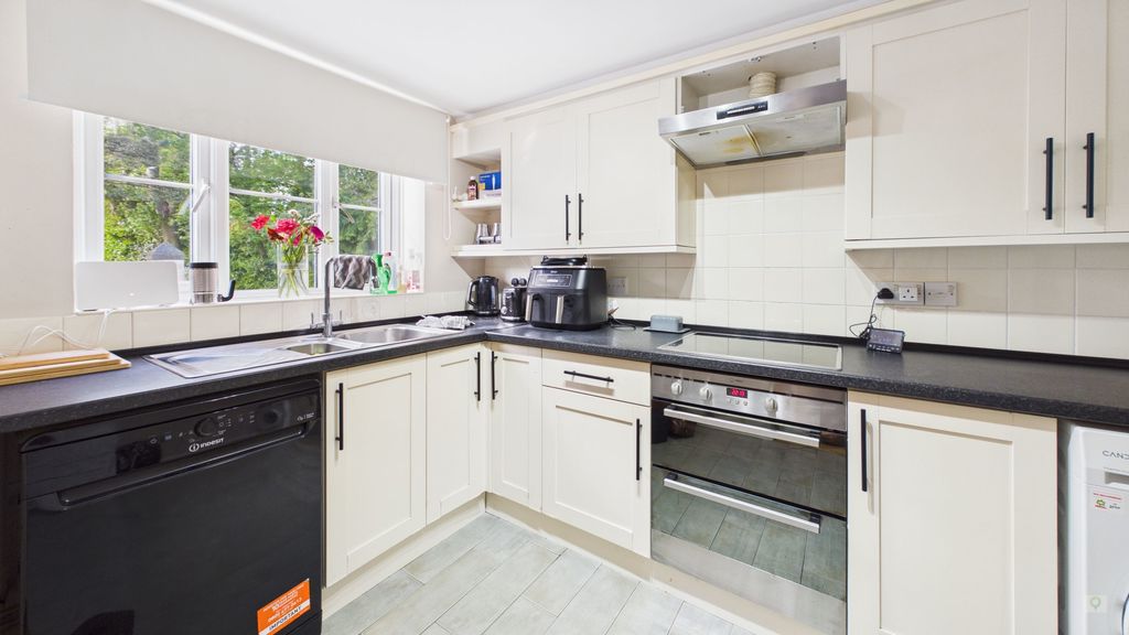 2 bed house for sale in Denzil Close, Yeovil  - Property Image 3