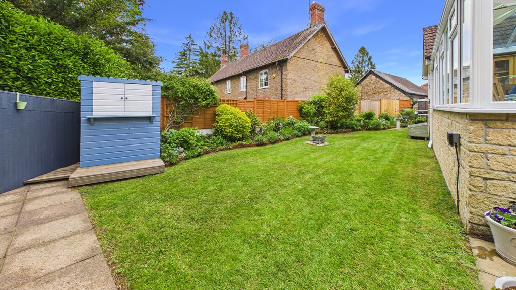 2 bed bungalow for sale in Symes Close, Crewkerne  - Property Image 13