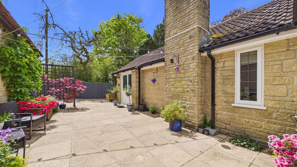 2 bed bungalow for sale in Symes Close, Crewkerne  - Property Image 7