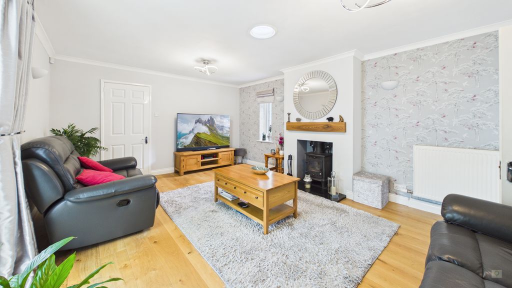 2 bed bungalow for sale in Symes Close, Crewkerne 2