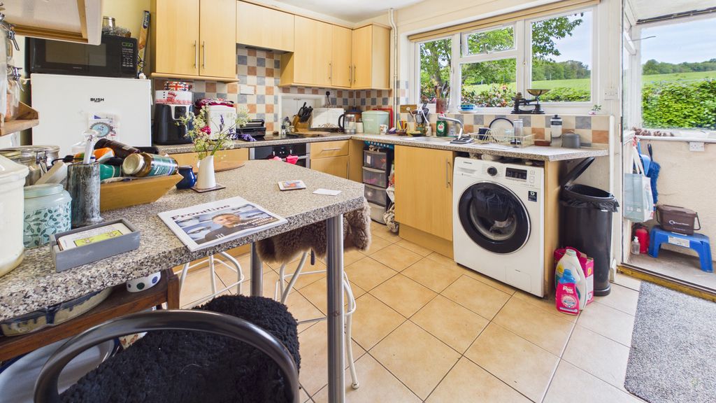 3 bed bungalow for sale in Park Lane, Crewkerne 1