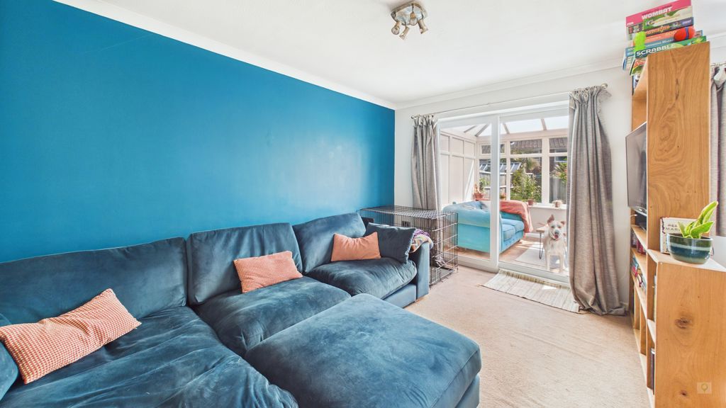 2 bed house for sale in Henley View, Crewkerne  - Property Image 2