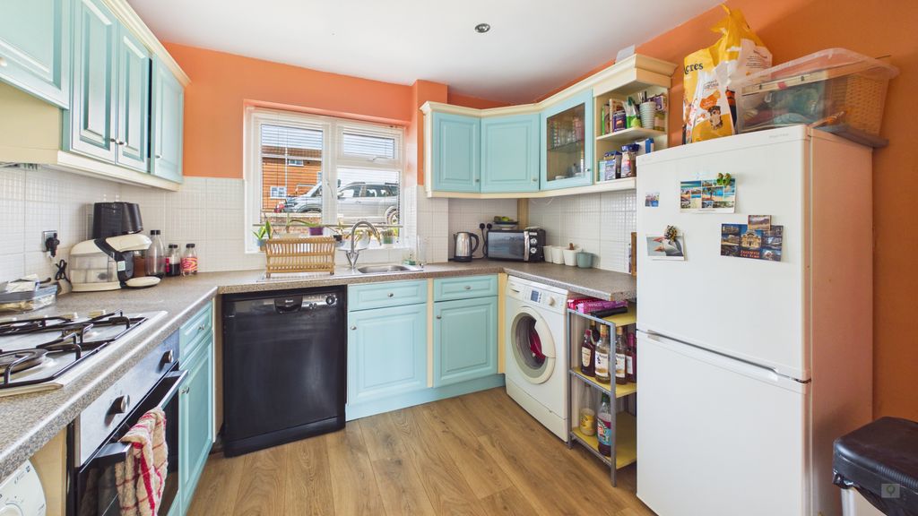 2 bed house for sale in Henley View, Crewkerne  - Property Image 3