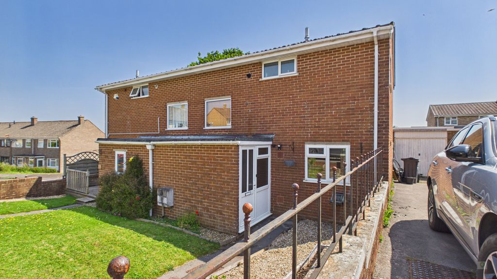 2 bed house for sale in Henley View, Crewkerne - Property Image 1