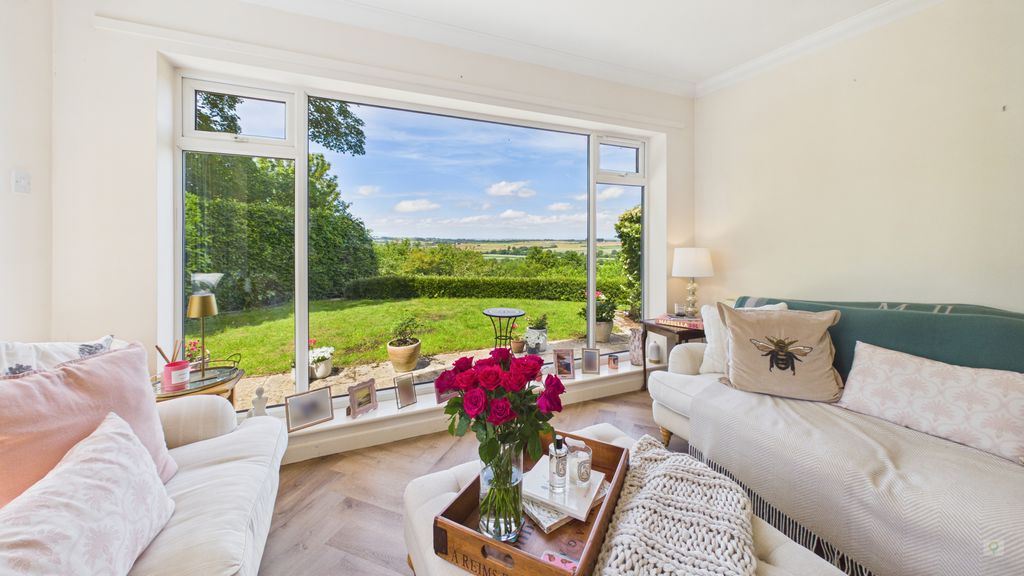 4 bed house for sale in Hinton Close, Hinton St. George 3