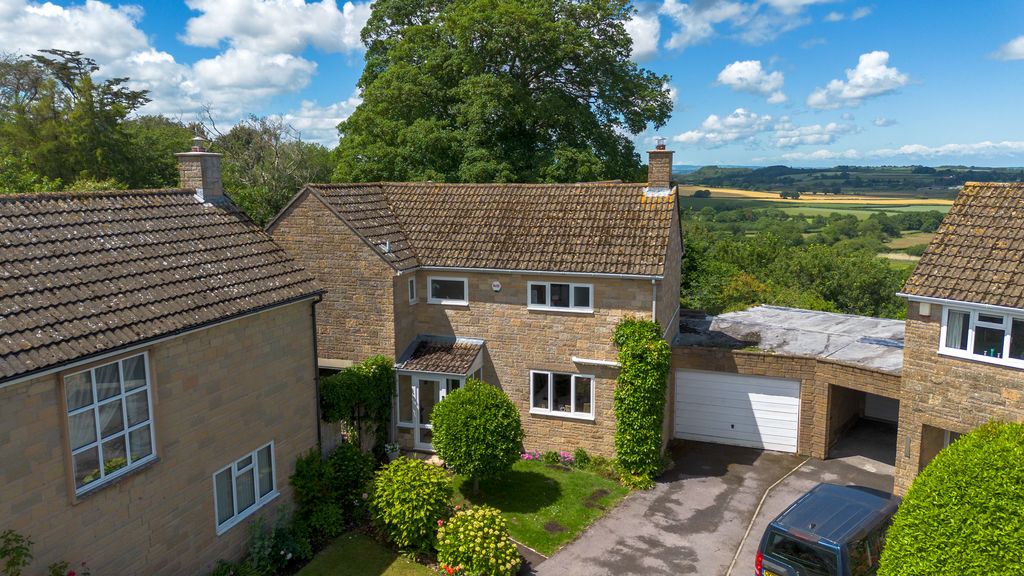 4 bed house for sale in Hinton Close, Hinton St. George 1