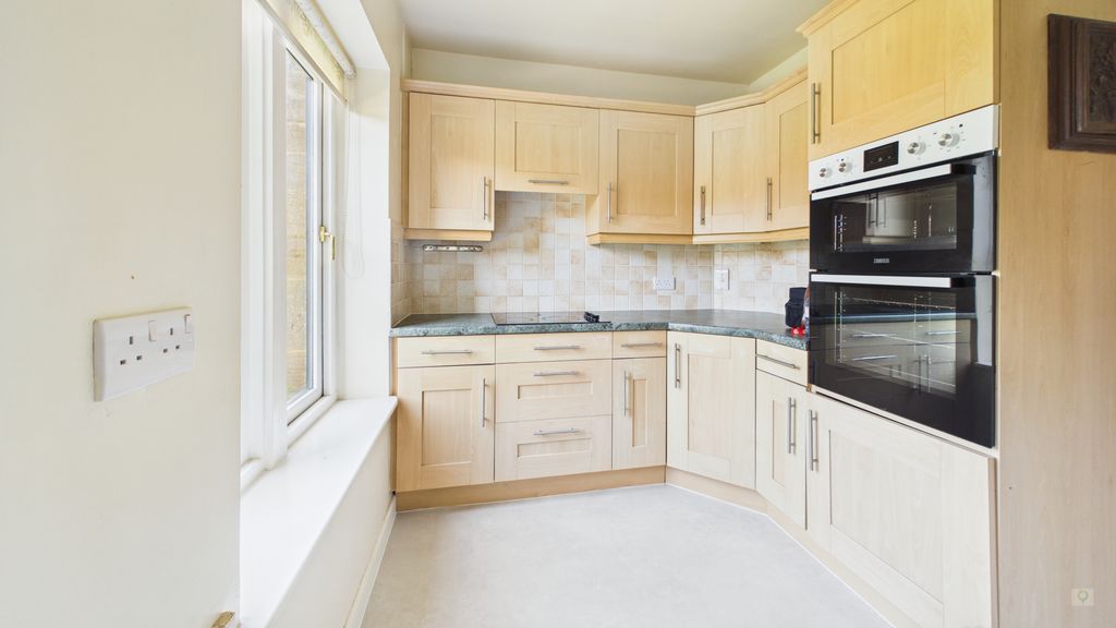 2 bed for sale in Hayes End Manor, South Petherton 6